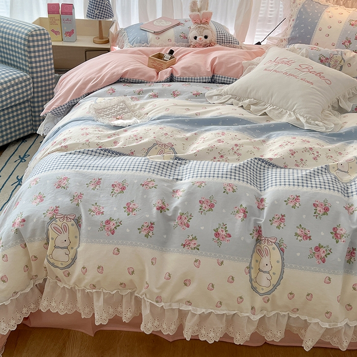 91家纺网 家纺一手货源 找家纺 昔可家纺 2024新款仙仙蕾丝贴边全棉花边款四件套 仙仙草莓兔