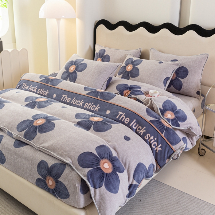 91家纺网 家纺一手货源 找家纺 欧喜璐 2024年新款 8.5-9.5斤加厚牛奶绒金貂绒法莱绒四件套单被套 陌上花开