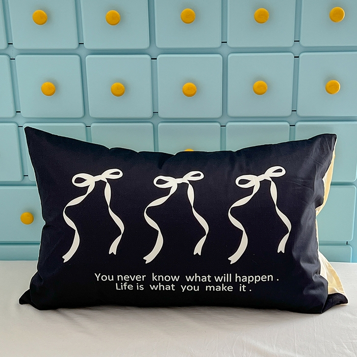 91家纺网 家纺一手货源 找家纺 昔可家纺 2024新款数码印花单品枕套系列-ins风系列 黑色丝带蝴蝶结