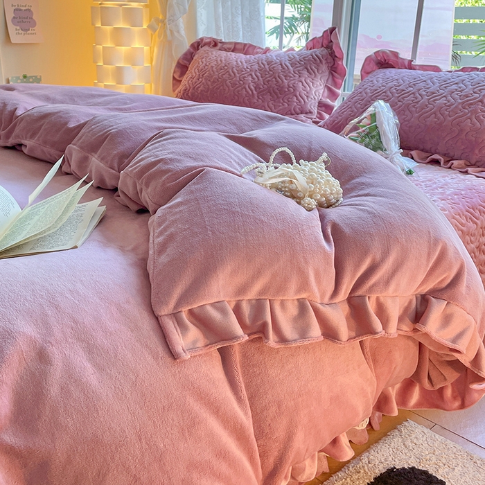 91家纺网 家纺一手货源 找家纺 畅畅家纺 2024新款冬季韩版花边蕾丝牛奶绒床盖四件套 藕紫