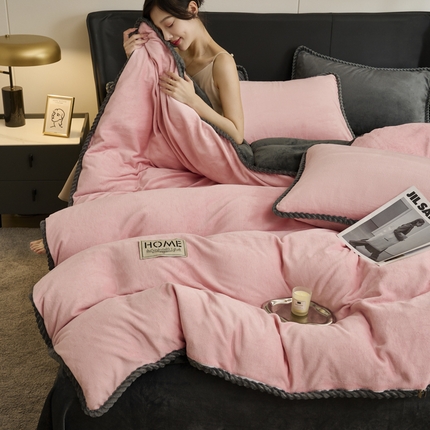 91家纺网 家纺一手货源 找家纺 闲鱼家纺 2025新款高克重牛奶绒四件套水晶绒金貂法莱绒臻绒欧式包边系列（新拍图）-单被套 粉色