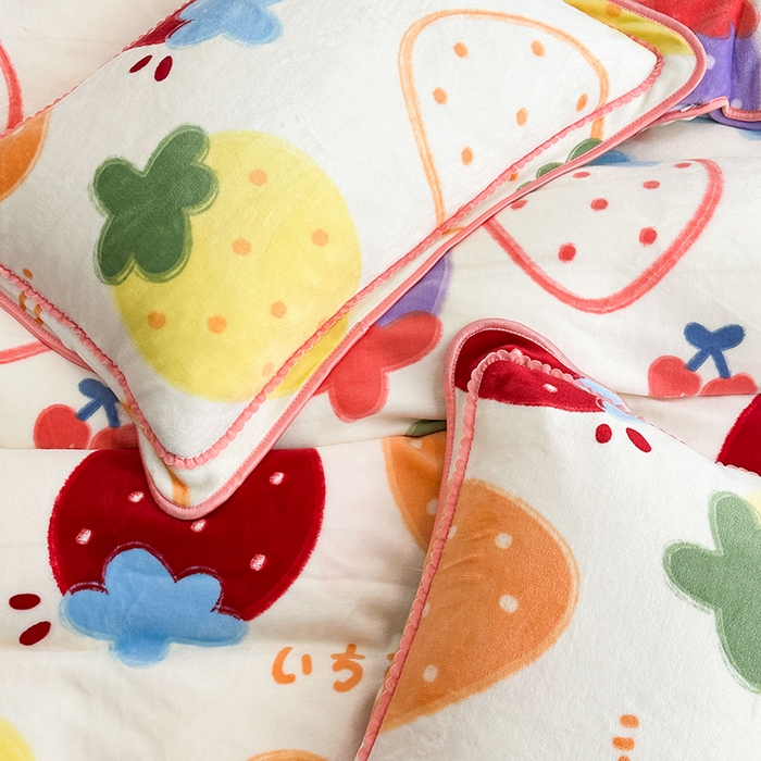 91家纺网 家纺一手货源 找家纺 欧喜璐 2024年新款 8.5-9.5斤加厚牛奶绒金貂绒法莱绒四件套单被套 草莓