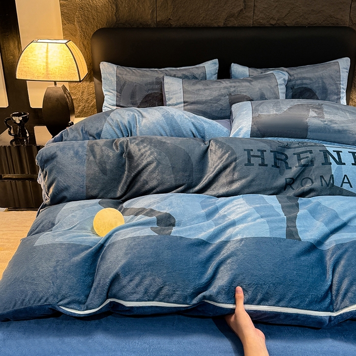 91家纺网 家纺一手货源 找家纺 新方向 2025A类丽丝绒+全消光牛奶绒四件套-奥弗恩-深蓝