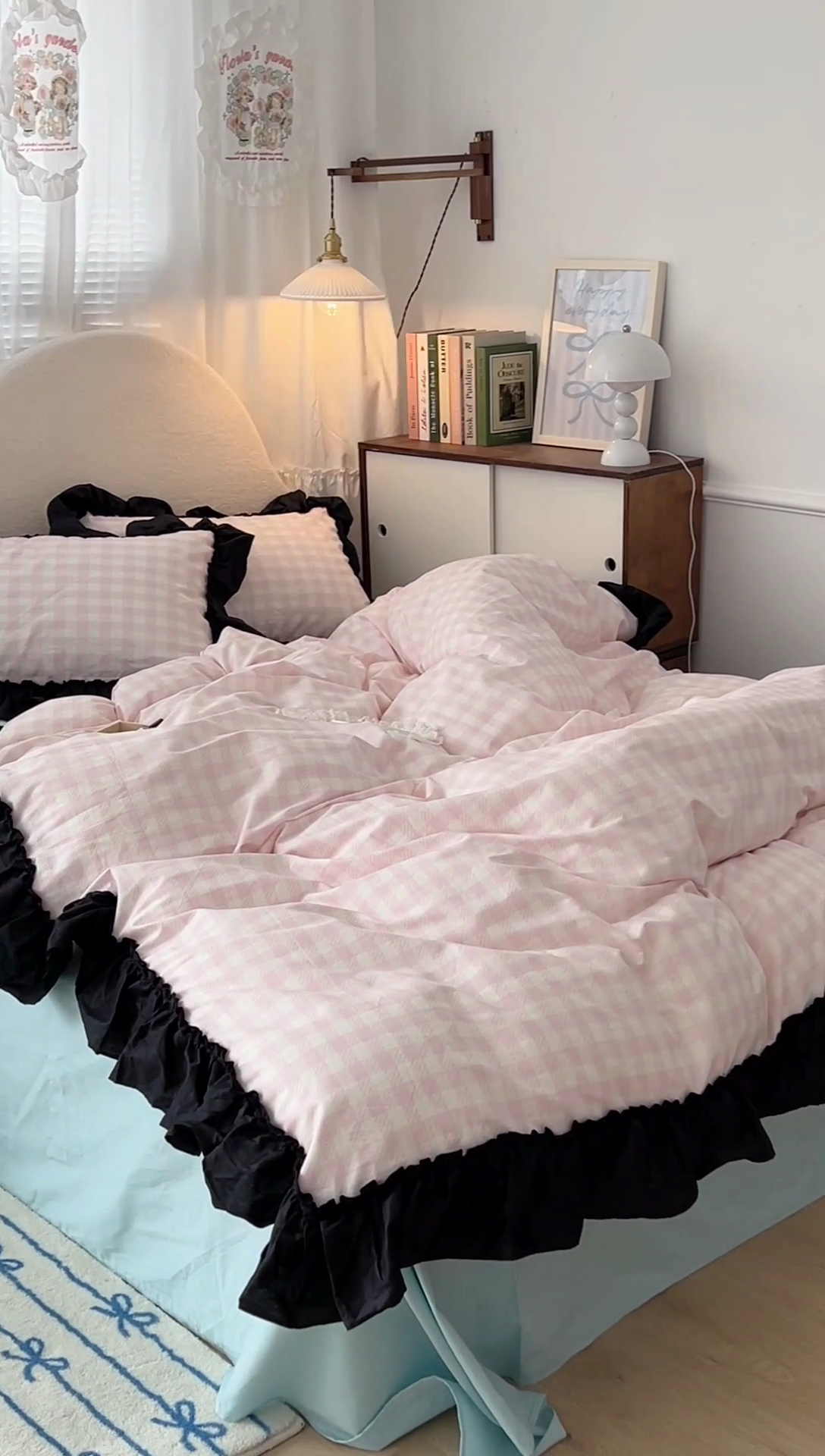 91家纺网 家纺一手货源 找家纺 昔可家纺 2024黑色贴边花边款格子系列四件套 缪缪粉格