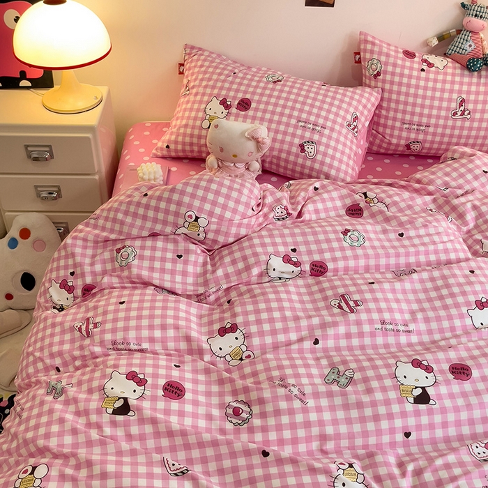 91家纺网 家纺一手货源 找家纺 朵希曼 2025新款全棉三丽鸥卡通印花系列四件套 粉格凯蒂