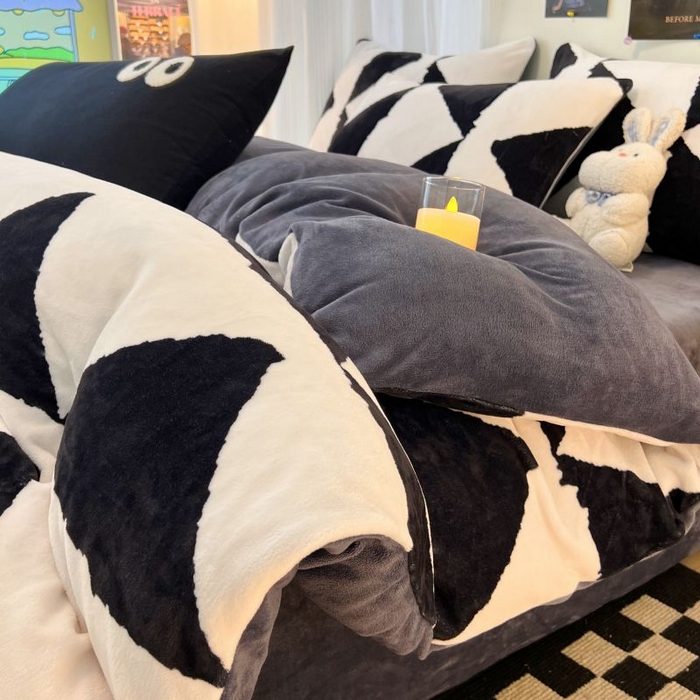 91家纺网 家纺一手货源 找家纺 2024新款原创小清新牛奶绒印花四件套 三角空间