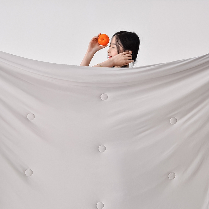 91家纺网 家纺一手货源 找家纺 2024新款凉感丝100%锦纶170克凉感丝冰淇淋A类抗菌夏凉被空调被 高级灰