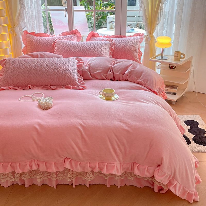 91家纺网 家纺一手货源 找家纺 （总）畅畅家纺 2024新款冬季韩版花边蕾丝牛奶绒床盖四件套