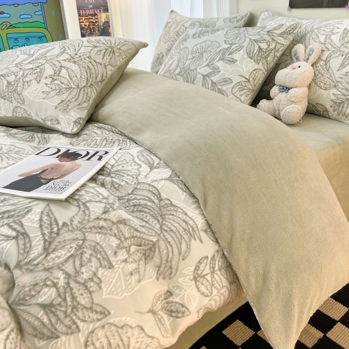 91家纺网 家纺一手货源 找家纺 2024新款原创白色小清新场景雕花牛奶绒单被套四件套 仙贝-绿