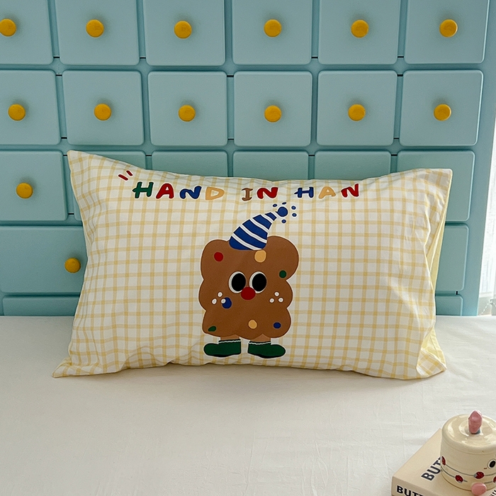 91家纺网 家纺一手货源 找家纺 昔可家纺 2024新款数码印花单品枕套系列-卡通系列 黄格饼干