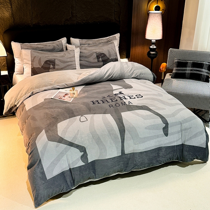 91家纺网 家纺一手货源 找家纺 新方向  2025A类丽丝绒+全消光牛奶绒四件套-奥弗恩-浅灰