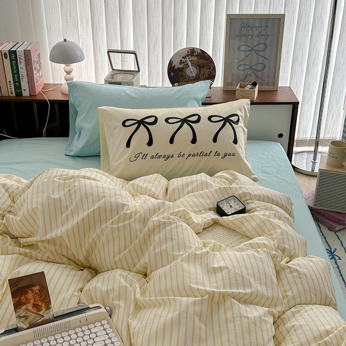 91家纺网 家纺一手货源 找家纺 昔可家纺 2024新款竖条全棉四件套大版枕套系列 嫩黄条纹