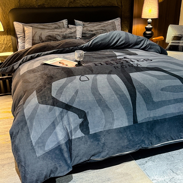 91家纺网 家纺一手货源 找家纺 新方向 2025A类丽丝绒+全消光牛奶绒四件套-奥弗恩-深灰