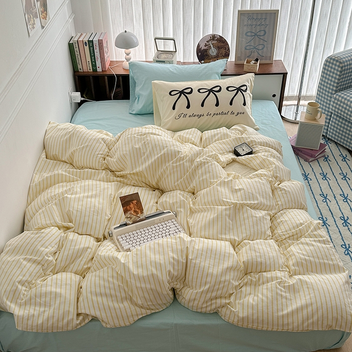 91家纺网 家纺一手货源 找家纺 昔可家纺 2024新款竖条全棉四件套大版枕套系列 嫩黄条纹