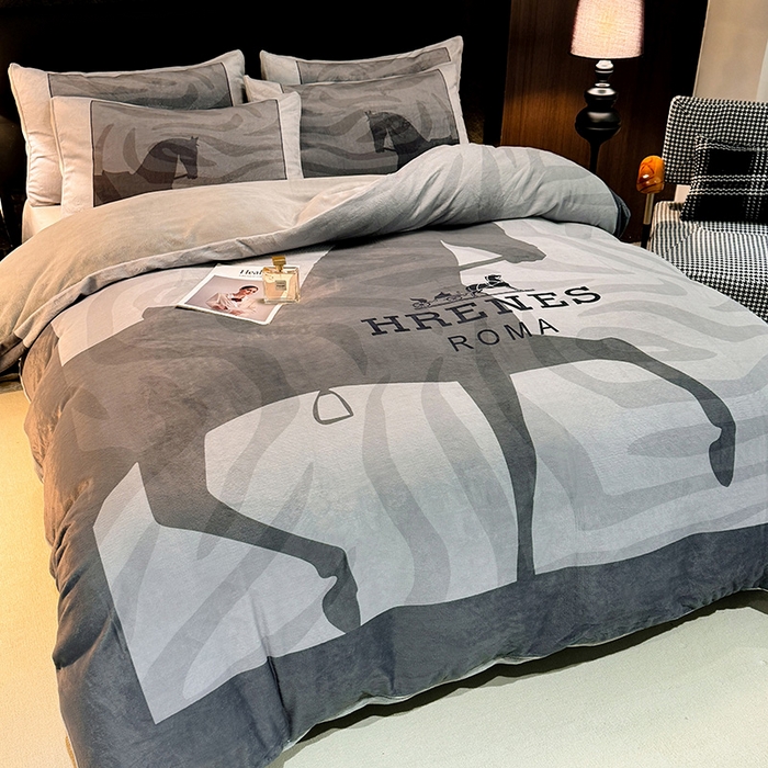 91家纺网 家纺一手货源 找家纺 新方向  2025A类丽丝绒+全消光牛奶绒四件套-奥弗恩-浅灰