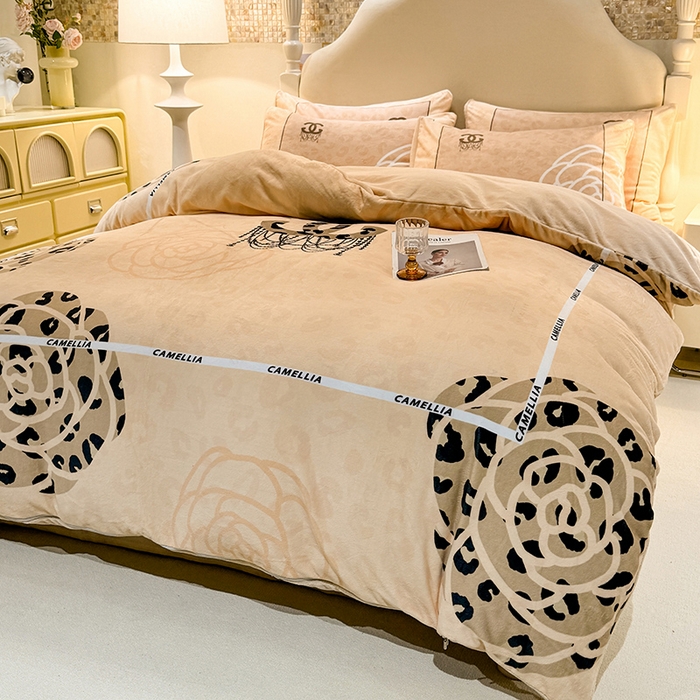 91家纺网 家纺一手货源 找家纺 新方向 2025年 A类全消光牛奶绒四件套-漫步温莎-菠萝黄