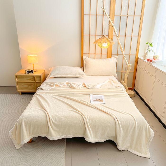 91家纺网 家纺一手货源 找家纺 千荨 2024新款亲肤舒适高克重双面牛奶绒纯色毛毯 牛奶绒-米白