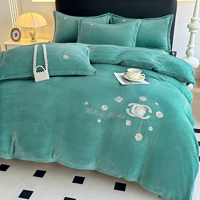 91家纺网 家纺一手货源 找家纺 陌乘坊家纺 2024新款牛奶绒床盖款四件套-香奈 香奈-孔雀绿