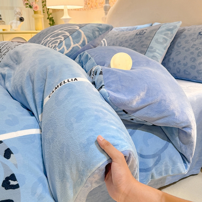 91家纺网 家纺一手货源 找家纺 新方向 2025年 A类全消光牛奶绒四件套-漫步温莎-以太兰