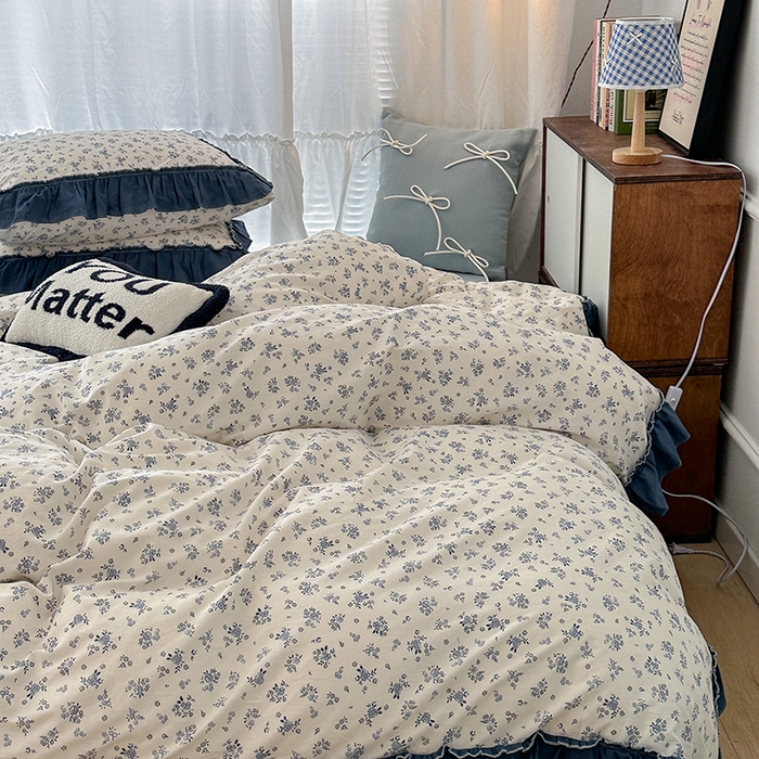 91家纺网 家纺一手货源 找家纺 昔可家纺 2024新款双层纱贴边全棉四件套 复古小蓝花