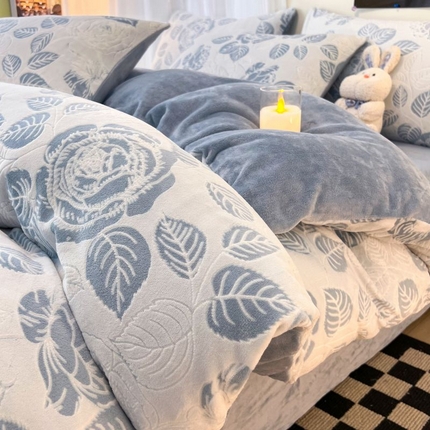 2024新款原创白色小清新场景雕花牛奶绒单被套四件套 玫瑰庄园-蓝