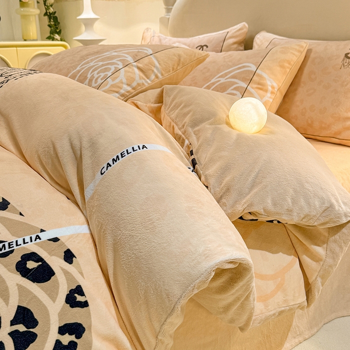 91家纺网 家纺一手货源 找家纺 新方向 2025年 A类全消光牛奶绒四件套-漫步温莎-菠萝黄