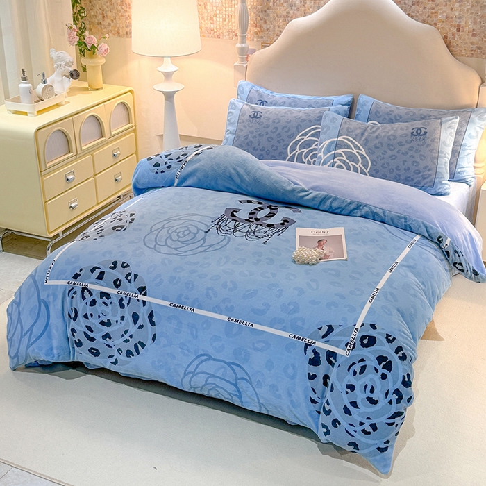 91家纺网 家纺一手货源 找家纺 新方向 2025年 A类全消光牛奶绒四件套-漫步温莎-以太兰