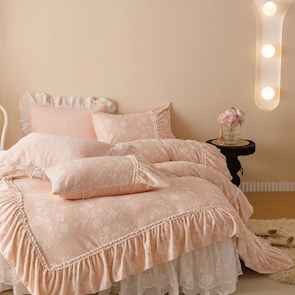 91家纺网 家纺一手货源 找家纺 （总）2024新款5D雕花着色牛奶绒法式奶油风套件-安妮系列