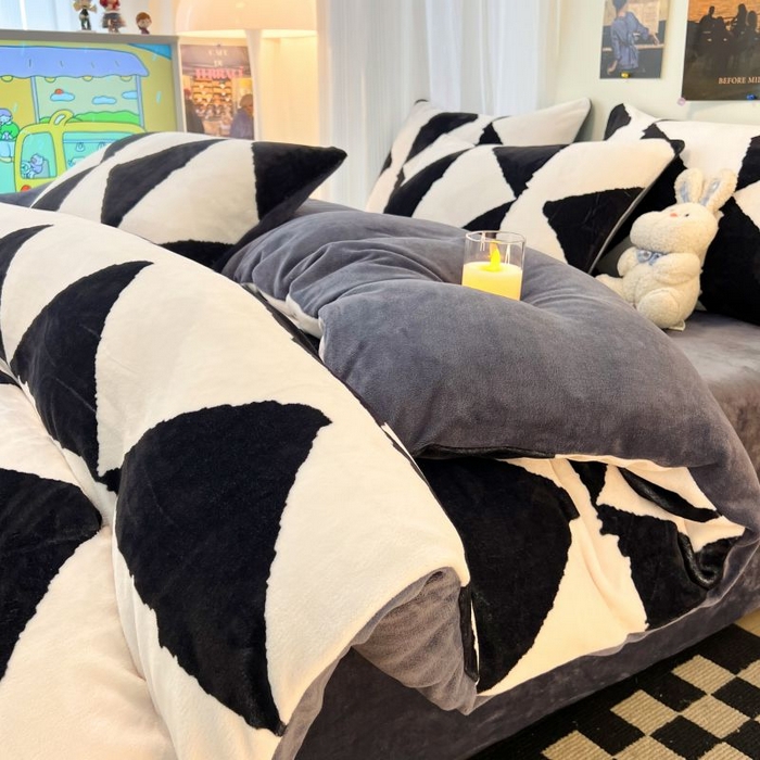 91家纺网 家纺一手货源 找家纺 2024新款原创小清新牛奶绒印花四件套 三角空间