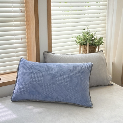 桃子家居 2024新款A类无印ins华夫格提花烂花雕花剪花三角贝壳边工艺加厚牛奶绒枕套 绒华夫格-蓝灰