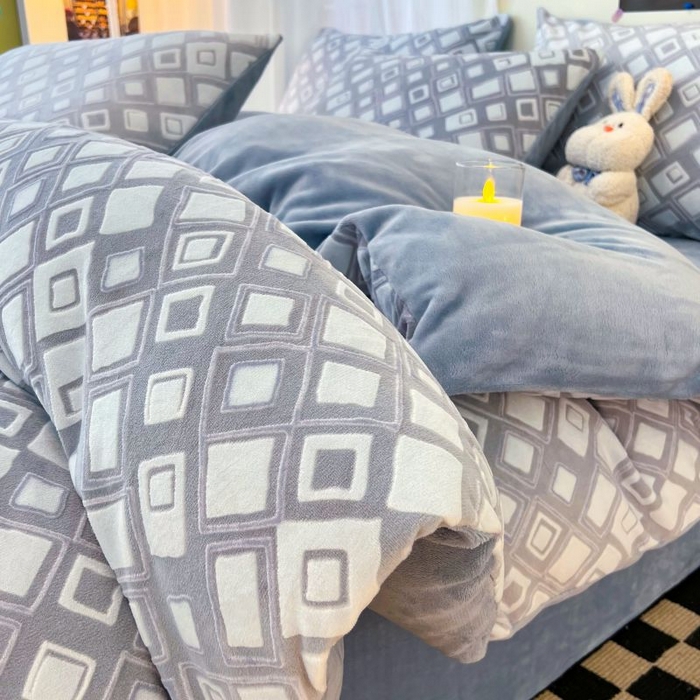 91家纺网 家纺一手货源 找家纺 2024新款原创白色小清新场景雕花牛奶绒单被套四件套 幸运魔方