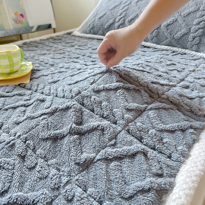 91家纺网 家纺一手货源 找家纺 贝拉梦家纺 2024新款塔肤绒牛奶绒纯色学生宿舍夹棉软床垫子护床垫 羊绒灰