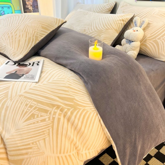 91家纺网 家纺一手货源 找家纺 2024新款原创白色小清新场景雕花牛奶绒单被套四件套 丛林-黄