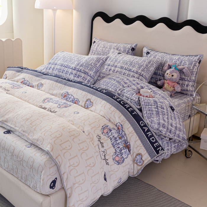 91家纺网 家纺一手货源 找家纺 欧喜璐 2024年新款 8.5-9.5斤加厚牛奶绒金貂绒法莱绒四件套单被套 爱心熊.