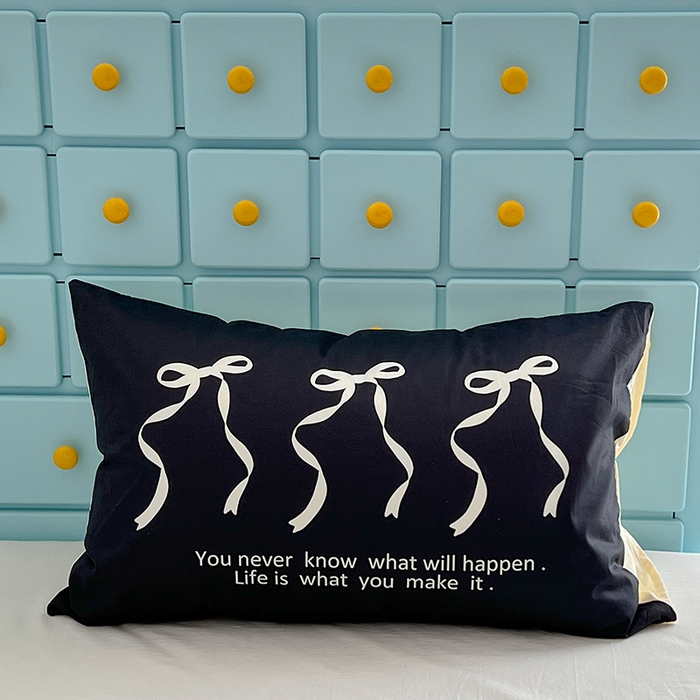 91家纺网 家纺一手货源 找家纺 昔可家纺 2024新款数码印花单品枕套系列-ins风系列 黑色丝带蝴蝶结