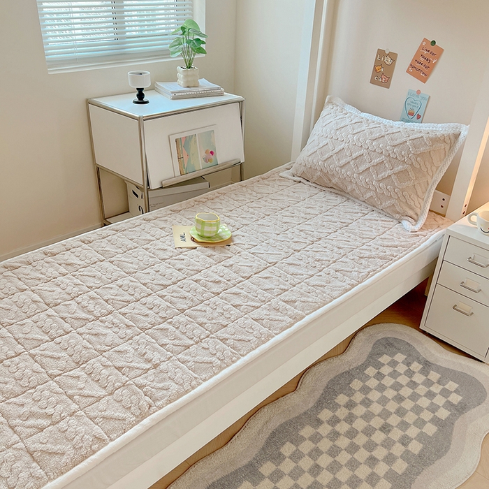 91家纺网 家纺一手货源 找家纺 贝拉梦家纺 2024新款塔肤绒牛奶绒纯色学生宿舍夹棉软床垫子护床垫 奶丝米