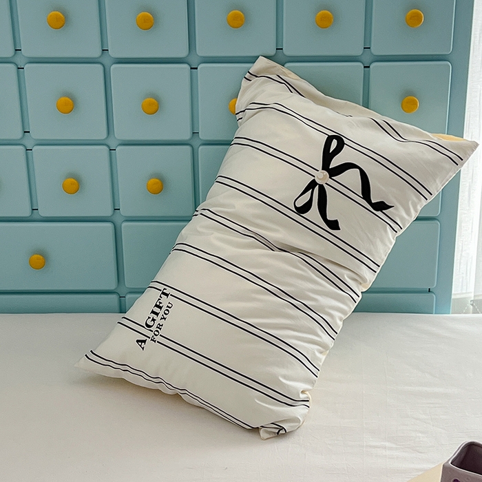 91家纺网 家纺一手货源 找家纺 昔可家纺 2024新款数码印花单品枕套系列-ins风系列 条纹蝴蝶结