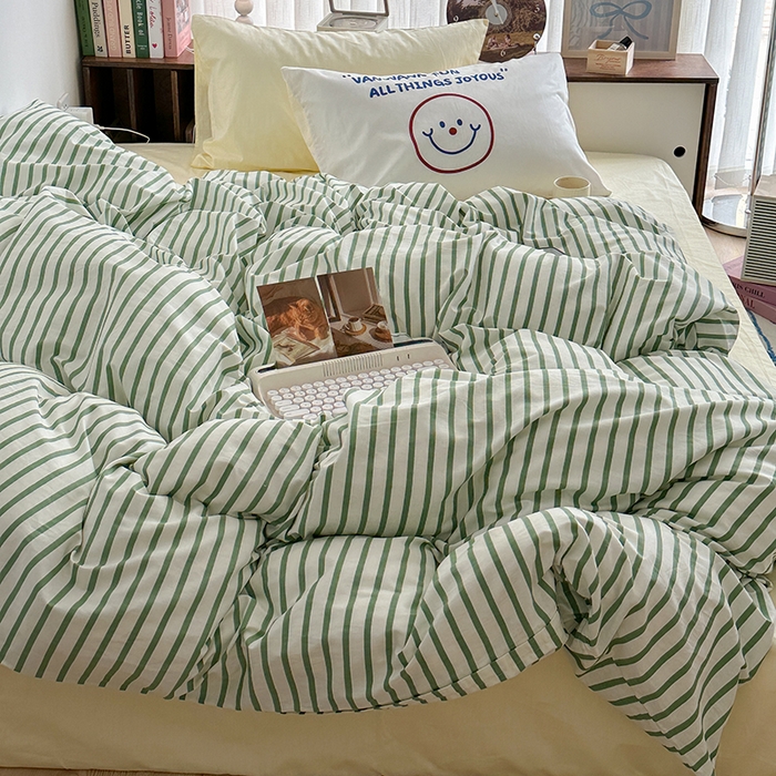 91家纺网 家纺一手货源 找家纺 昔可家纺 2024新款竖条全棉四件套大版枕套系列 果绿条纹