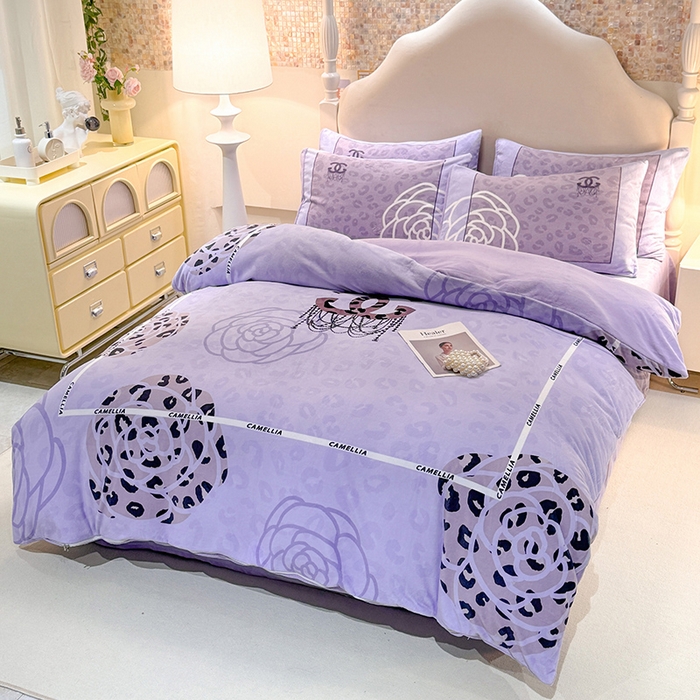 91家纺网 家纺一手货源 找家纺 新方向 2025年 A类全消光牛奶绒四件套-漫步温莎-莫奈紫