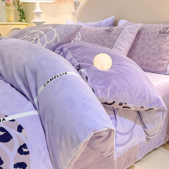 91家纺网 家纺一手货源 找家纺 新方向 2025年 A类全消光牛奶绒四件套-漫步温莎-莫奈紫