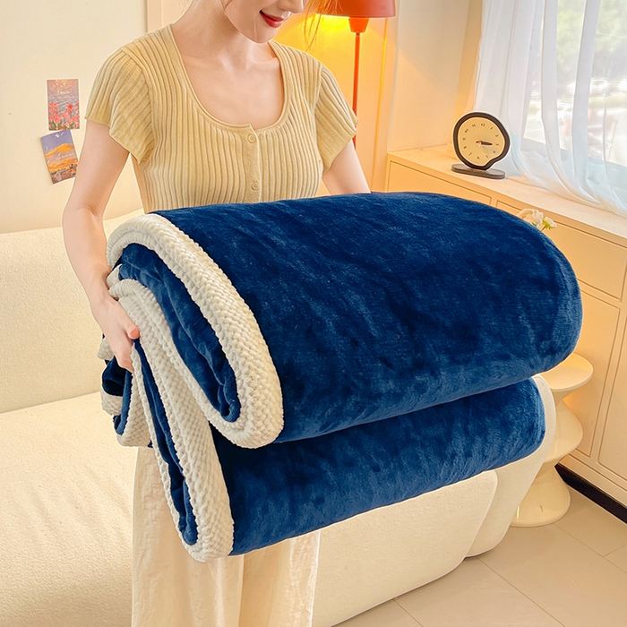 91家纺网 家纺一手货源 找家纺 千荨 2024新款亲肤舒适高克重双面牛奶绒纯色毛毯 牛奶绒-宝石蓝