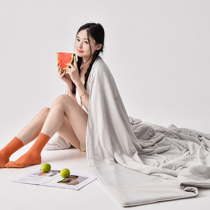 91家纺网 家纺一手货源 找家纺 （总）2024新款凉感丝100%锦纶170克凉感丝冰淇淋A类抗菌夏凉被空调被