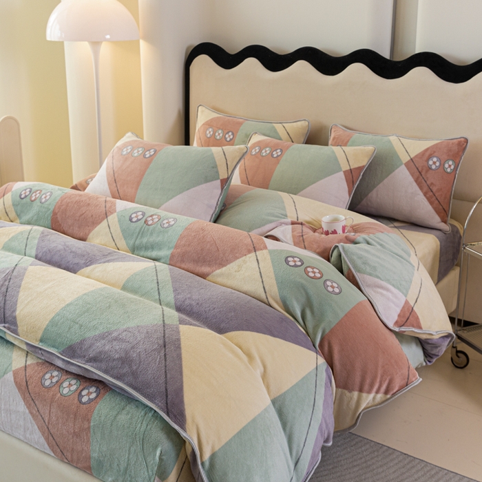 91家纺网 家纺一手货源 找家纺 欧喜璐 2024年新款 8.5-9.5斤加厚牛奶绒金貂绒法莱绒四件套单被套 几何风情