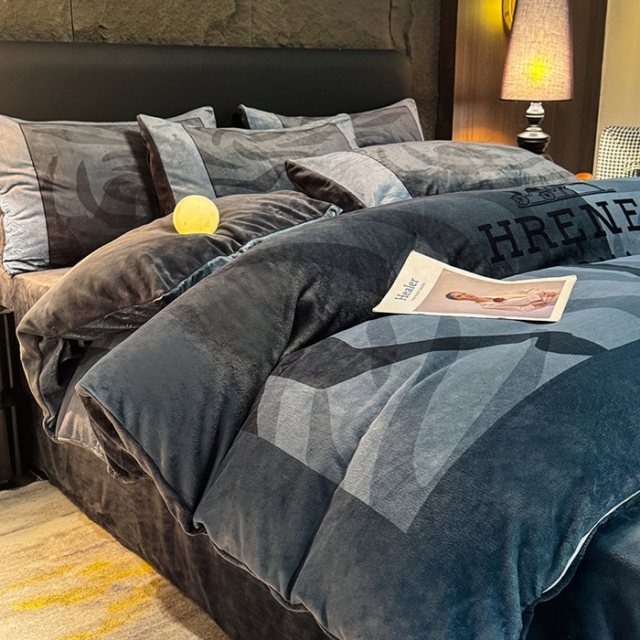 91家纺网 家纺一手货源 找家纺 新方向 2025A类丽丝绒+全消光牛奶绒四件套-奥弗恩-深灰