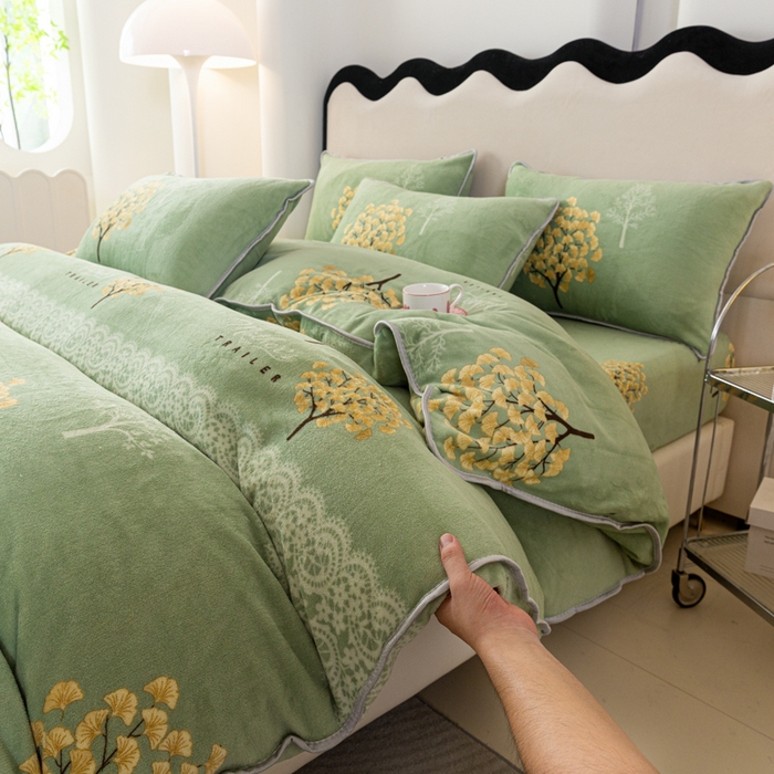 91家纺网 家纺一手货源 找家纺 欧喜璐 2024年新款 8.5-9.5斤加厚牛奶绒金貂绒法莱绒四件套单被套 银杏树