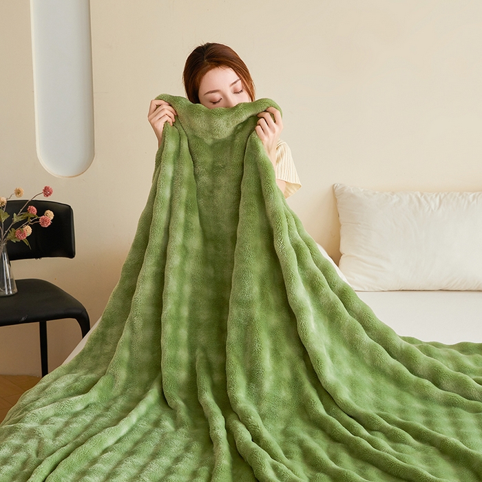 91家纺网 家纺一手货源 找家纺 千荨 2024新款高克重兔绒泡泡系列毛毯 泡泡-果绿