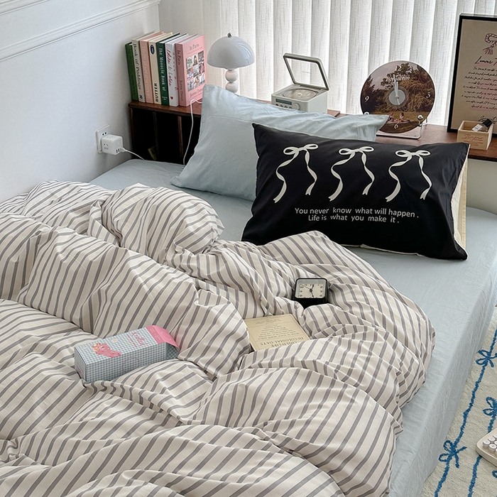 91家纺网 家纺一手货源 找家纺 昔可家纺 2024新款竖条全棉四件套大版枕套系列 浅灰条纹