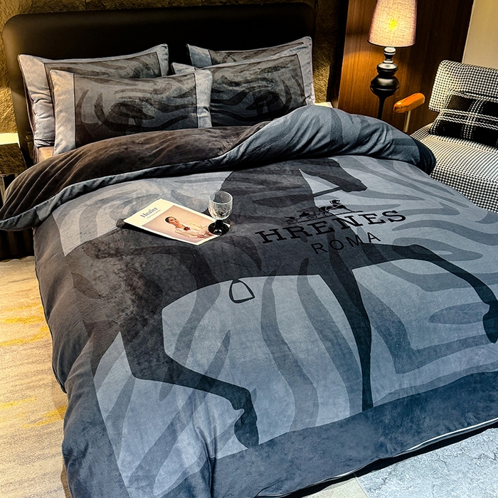 91家纺网 家纺一手货源 找家纺 新方向 2025A类丽丝绒+全消光牛奶绒四件套-奥弗恩-深灰