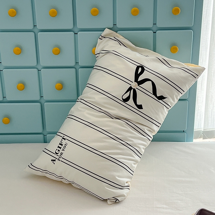 91家纺网 家纺一手货源 找家纺 昔可家纺 2024新款数码印花单品枕套系列-ins风系列 条纹蝴蝶结