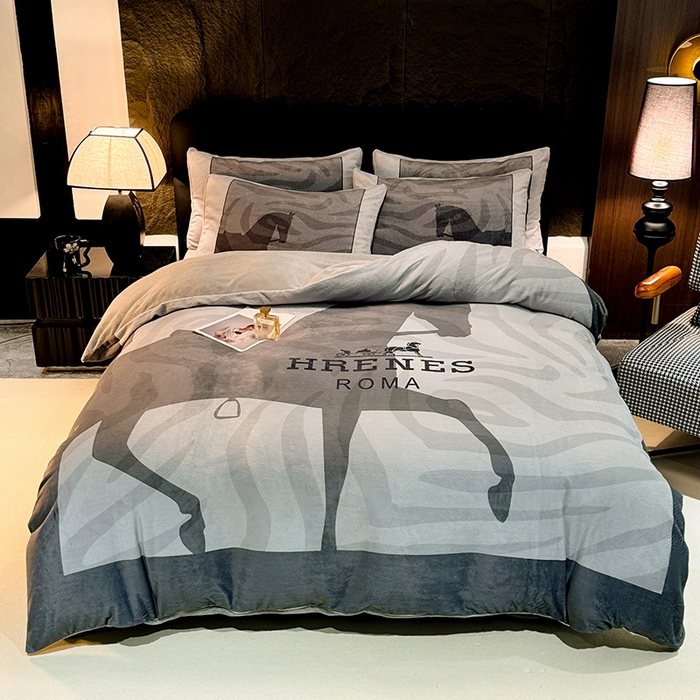 91家纺网 家纺一手货源 找家纺 新方向  2025A类丽丝绒+全消光牛奶绒四件套-奥弗恩-浅灰